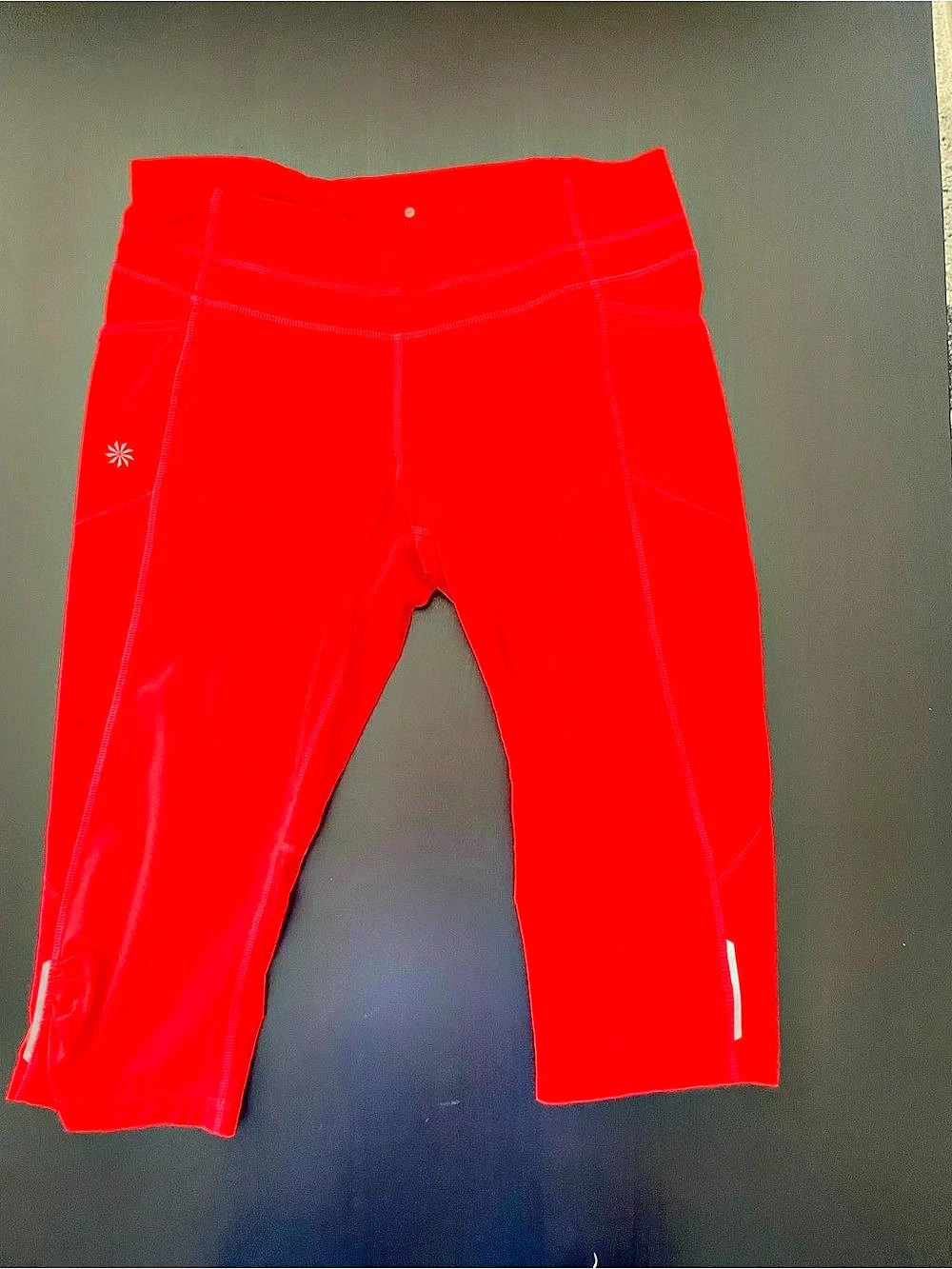 Athleta Salutation Stash Pocket Capri Red Cropped Leggings Medium